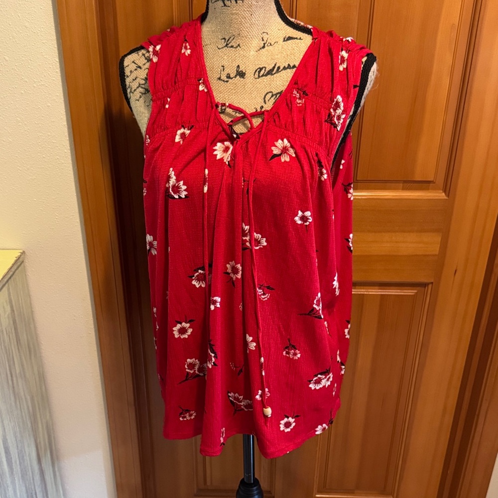 Maurices SZ 2 Red Floral Sleeveless Blouse with wood bead on string detail